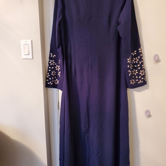Selling Beautiful Modest Navy Blue & Creme Abaya/Kaftan/Dress - Picture 4 of 10